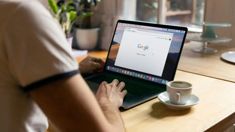 Illustration of a business appearing in Google search but not in ChatGPT AI answers